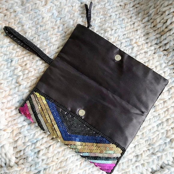 Geometric Sequin Wristlet/Clutch - Picture 3 of 8